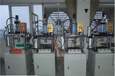 鉚接設備（羞羞漫画WWW成人漫画樱機應用）