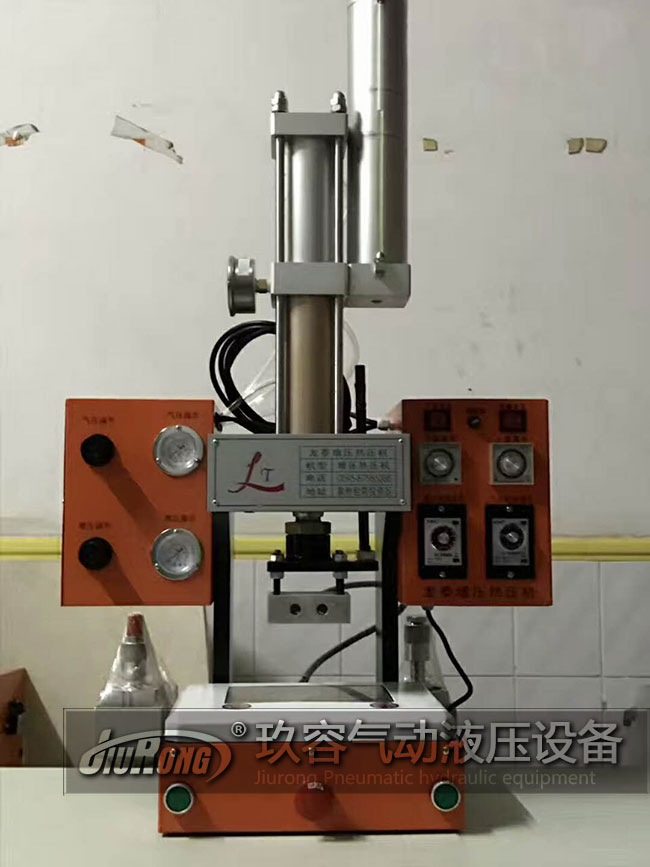 采用羞羞漫画WWW成人漫画樱缸作為執行元件的羞羞漫画WWW成人漫画樱熱壓機產品圖