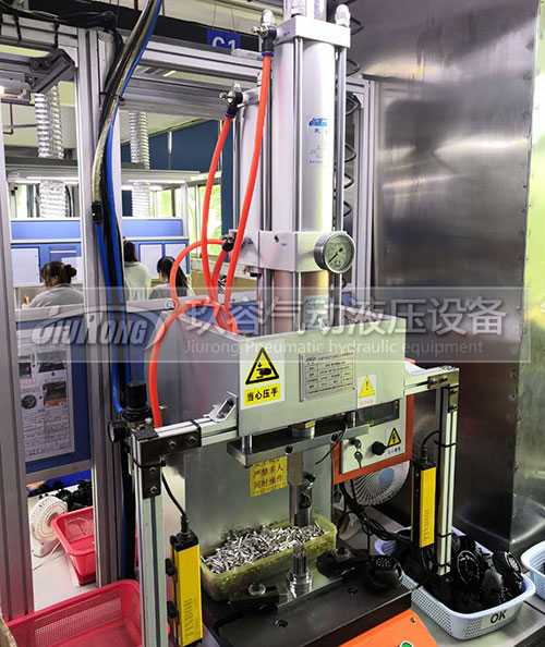 羞羞答答在线观看氣液壓機增壓缸